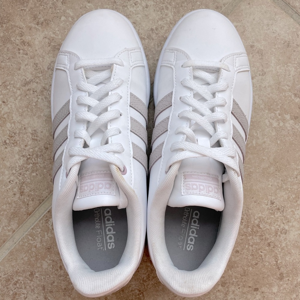 ADIDAS Women’s GRAND COURT SNEAKER w/ Ortholite Float Insole Sz 7.5